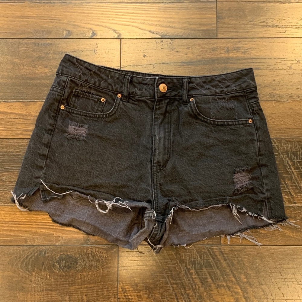 H&M black denim mid rise distressed shorts